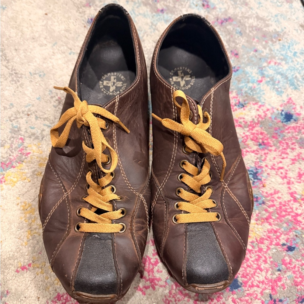 Men's Size 11 Dr. Martens "Air Cushion Sole" Leather Shoes